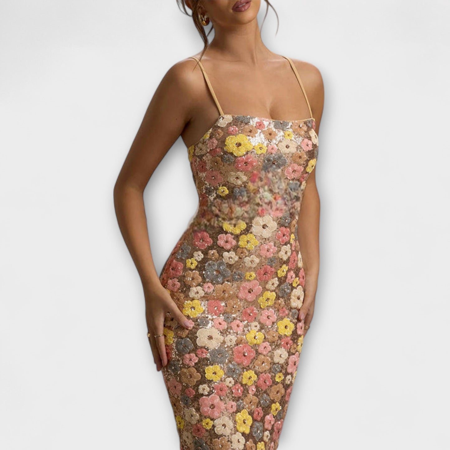 Wiktoria | Błyszcząca sukienka z cekinami w kwiatowy wzór inspirowana latami 80