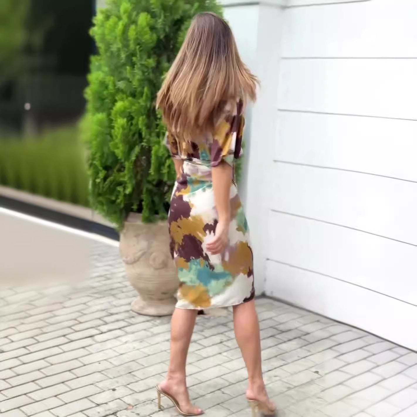 Stefka | Elegancka sukienka z abstrakcyjnym nadrukiem, typu wrap dla kobiet