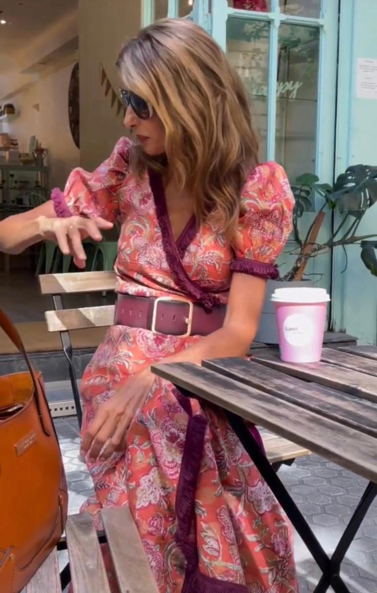 Elegancka Różowa Maxi Sukienka z Krótkim Rękawem