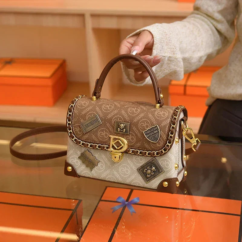 Retro torba na ramię z monogramem i złotymi detalami Zelda™