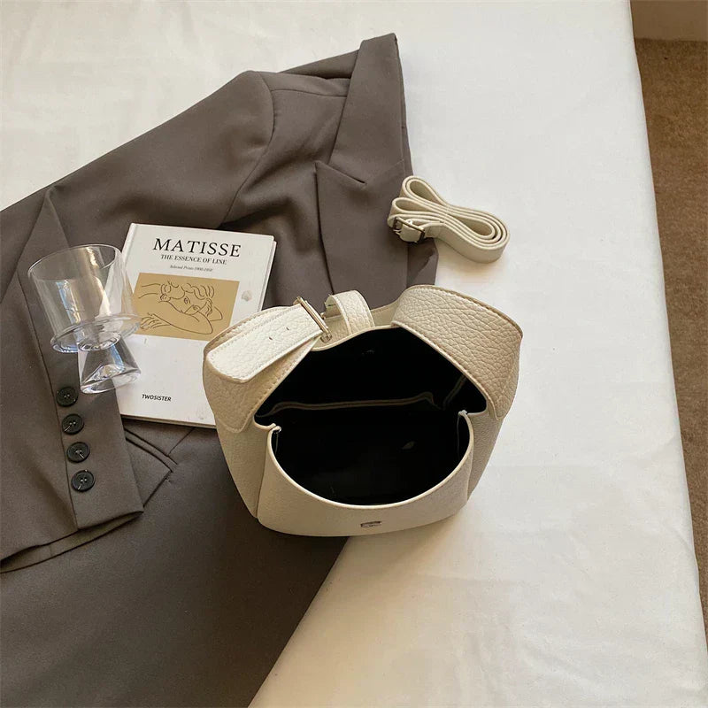 Iris™ – Nowoczesna torba typu bucket o skórzanym wyglądzie