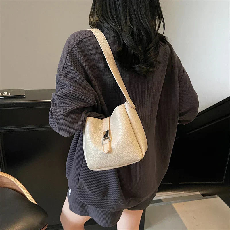 Iris™ – Nowoczesna torba typu bucket o skórzanym wyglądzie