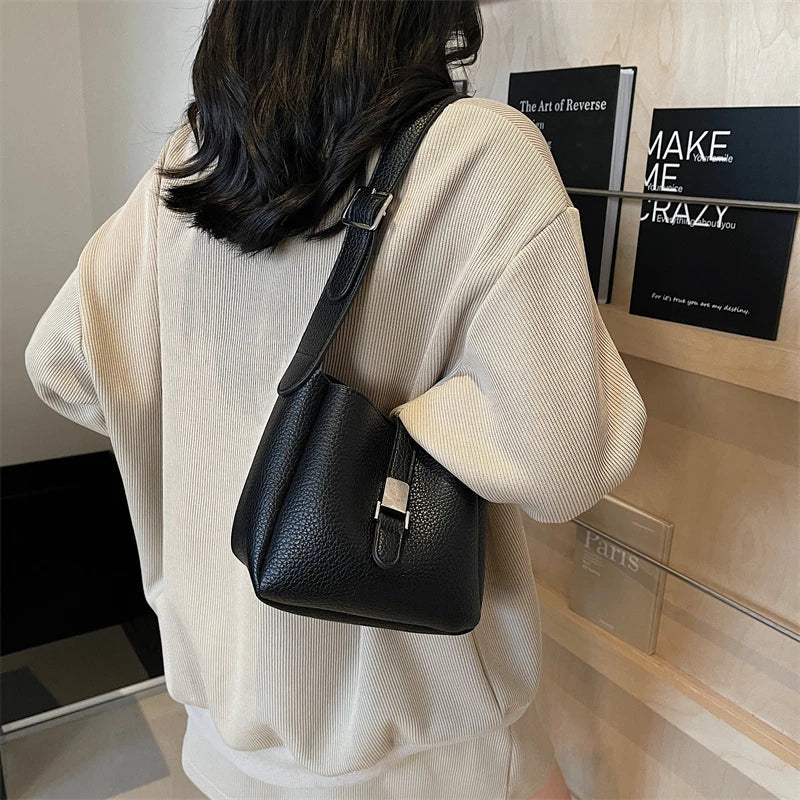 Iris™ – Nowoczesna torba typu bucket o skórzanym wyglądzie