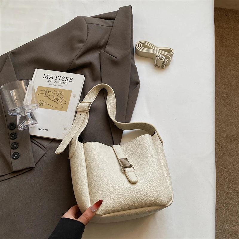 Iris™ – Nowoczesna torba typu bucket o skórzanym wyglądzie