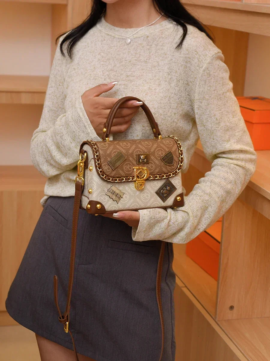 Retro torba na ramię z monogramem i złotymi detalami Zelda™