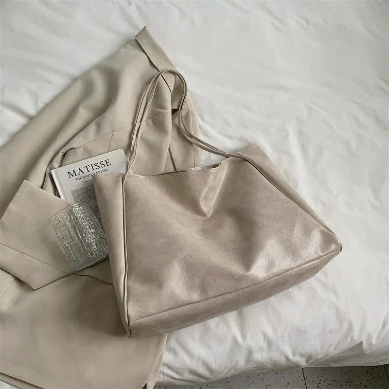 Elegancka brązowa torba tote o skórzanym wyglądzie