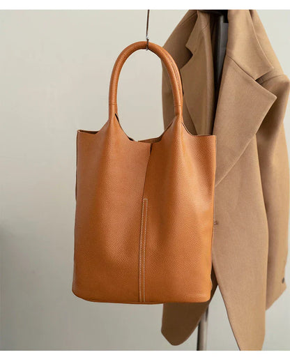 Jasnoniebieska torba typu bucket o luksusowym wyglądzie skóry