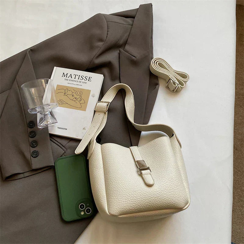 Iris™ – Nowoczesna torba typu bucket o skórzanym wyglądzie