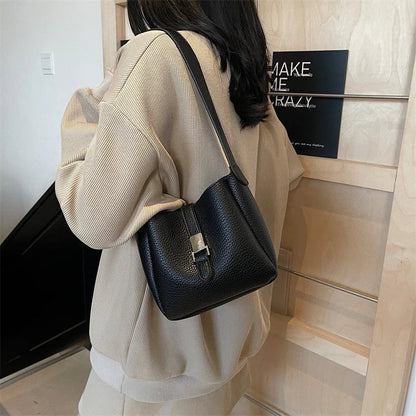 Iris™ – Nowoczesna torba typu bucket o skórzanym wyglądzie