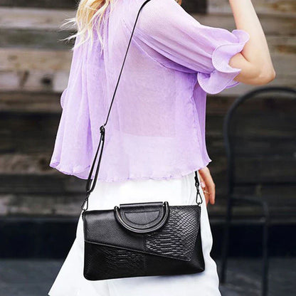 Strukturalna czarna torebka o skórzanym wyglądzie