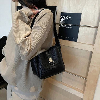 Iris™ – Nowoczesna torba typu bucket o skórzanym wyglądzie