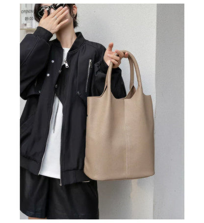 Jasnoniebieska torba typu bucket o luksusowym wyglądzie skóry