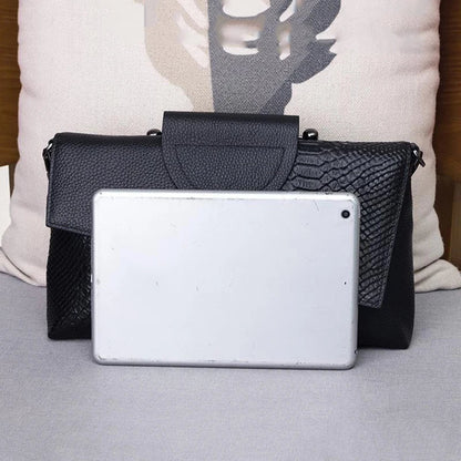 Strukturalna czarna torebka o skórzanym wyglądzie