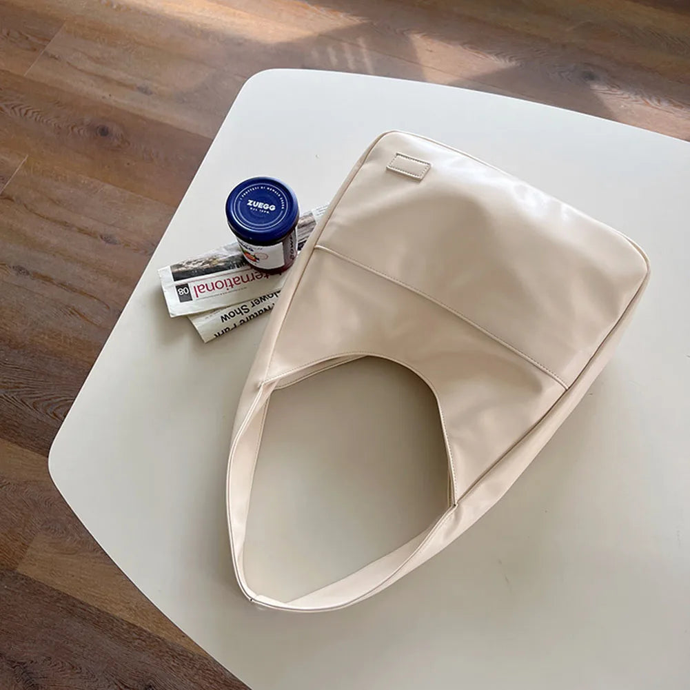 Luźna torba hobo o skórzanym wyglądzie