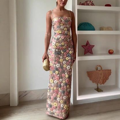 Wiktoria | Błyszcząca sukienka z cekinami w kwiatowy wzór inspirowana latami 80